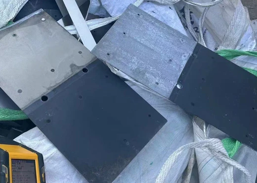 Reciclaje de placas de titanio para la electroobtención de metales no ferrosos